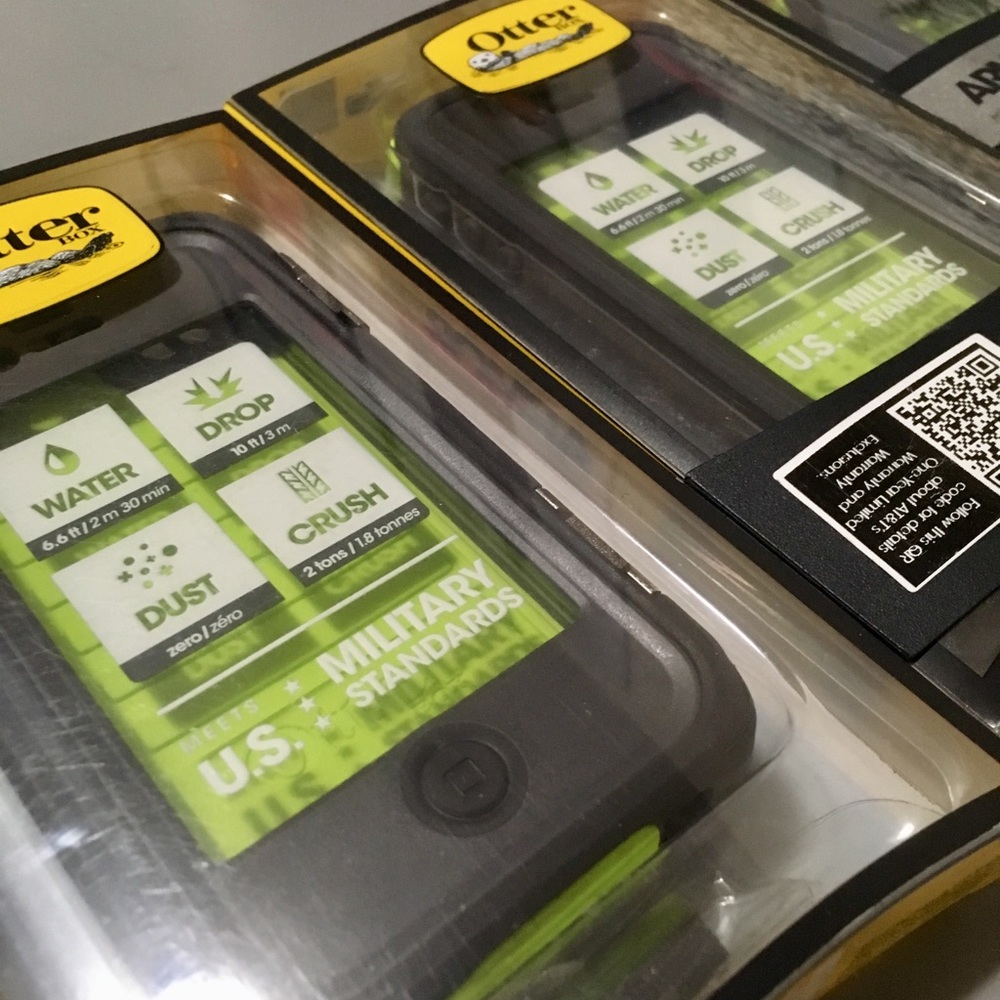 NWT ☀️ OtterBox iPhone 4s